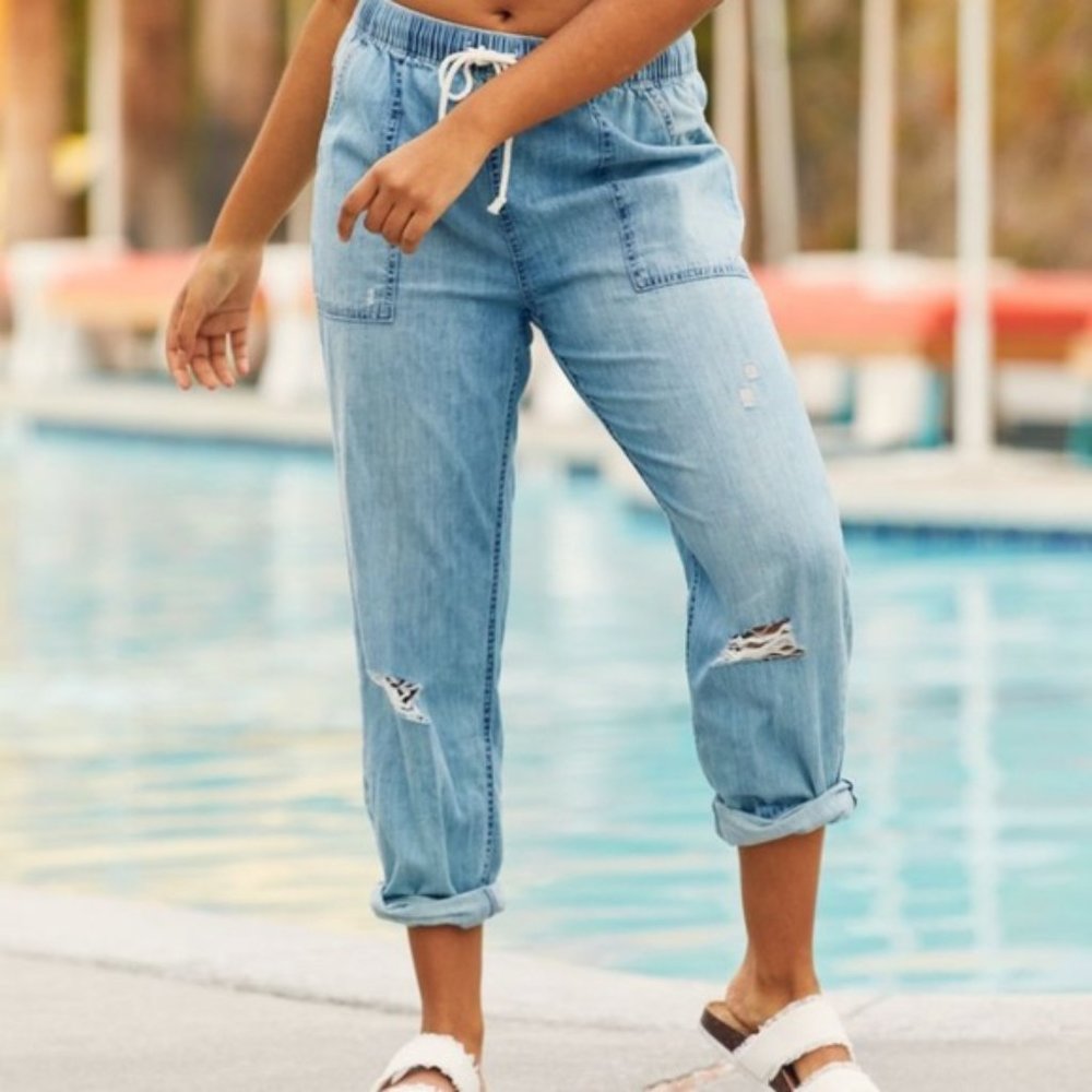 NWT Aerie Chambray Distressed Pant Size Small